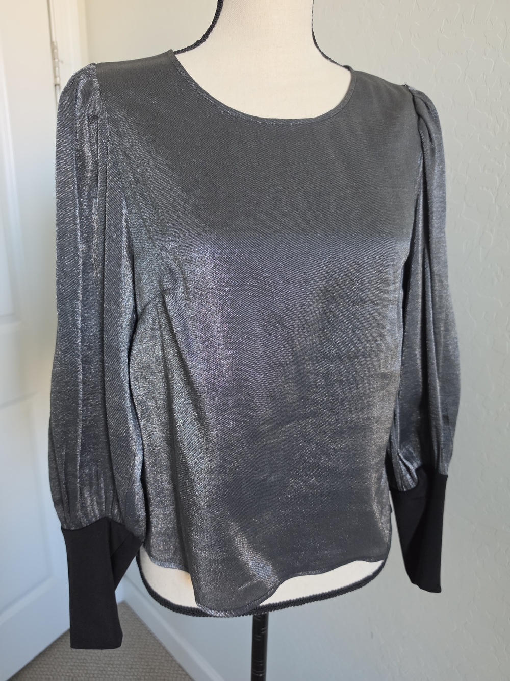 BCBG Metallic Gray Women's Long-Sleeve Blouse size small
